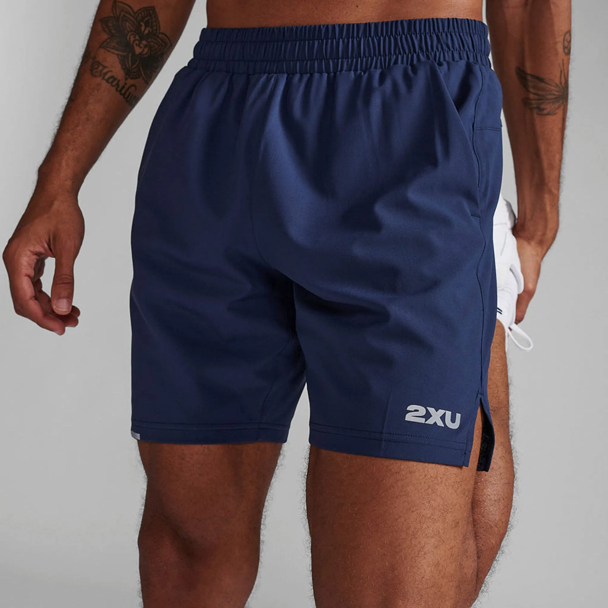 2XU | Men's Aero 7 Inch Shorts - Midnight/Silver Reflective