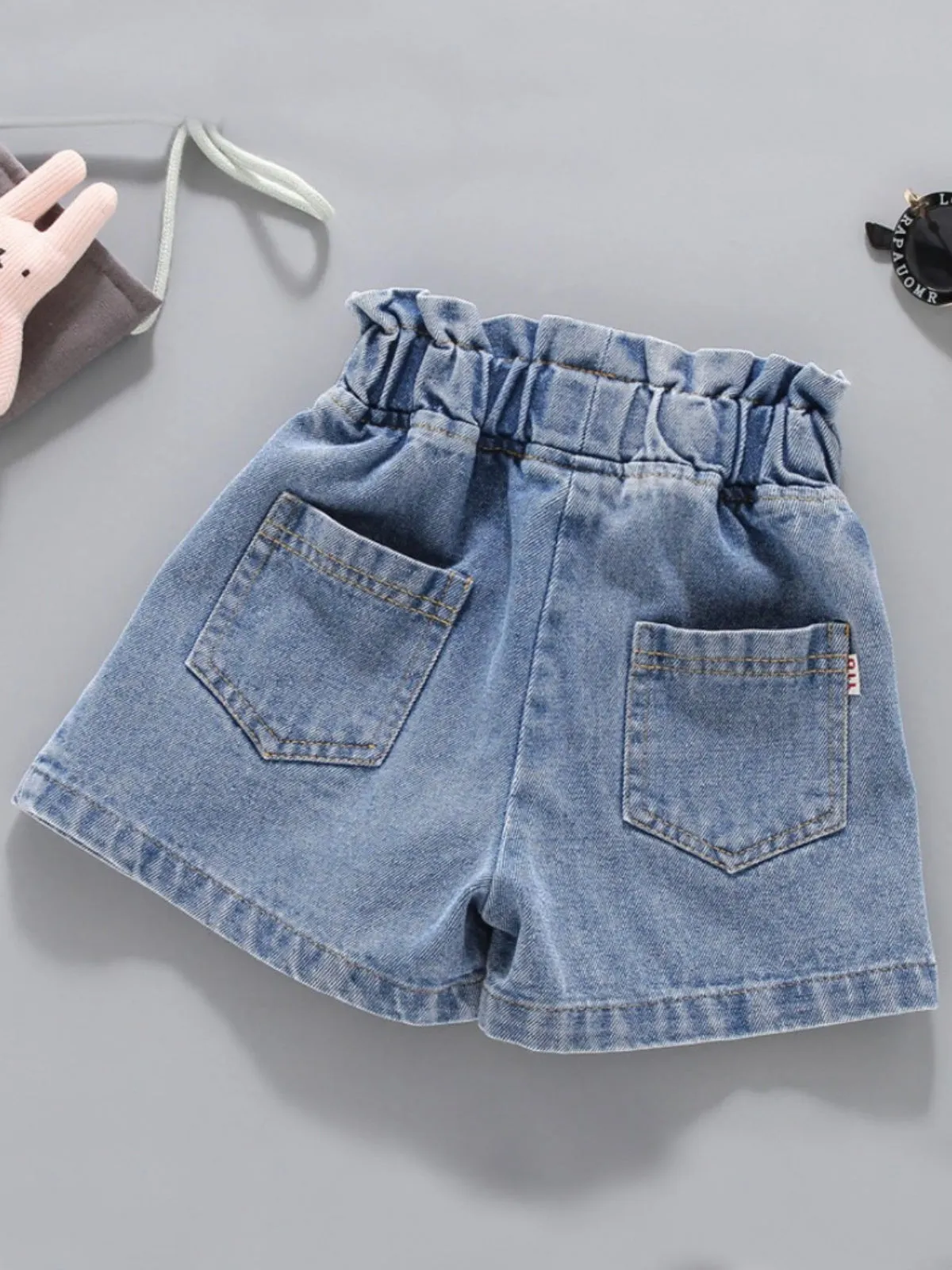 Sweetheart Style Pleated Denim Shorts